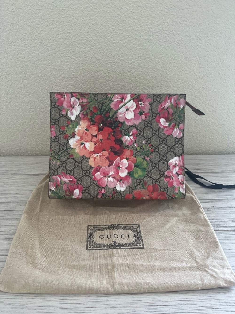 GUCCI *mint Floral GG Supreme Pouch in Pink/Burgundy W/ COA - Picture 2 of 16
